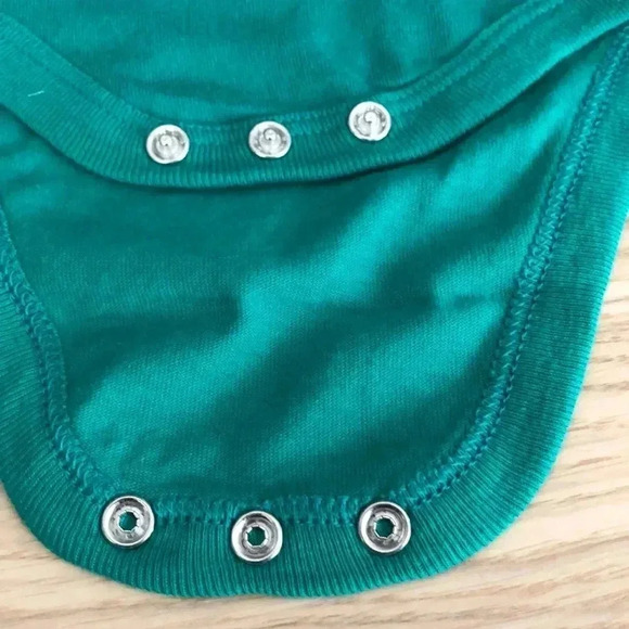 💥🆕Circo Baby Santa’s Long Sleeve Green Bodysuit🆕 - Picture 5 of 5